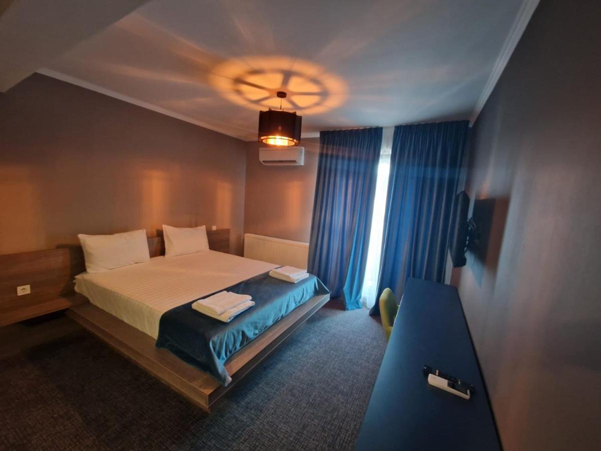 Albert Hotel Roşu Eksteriør billede